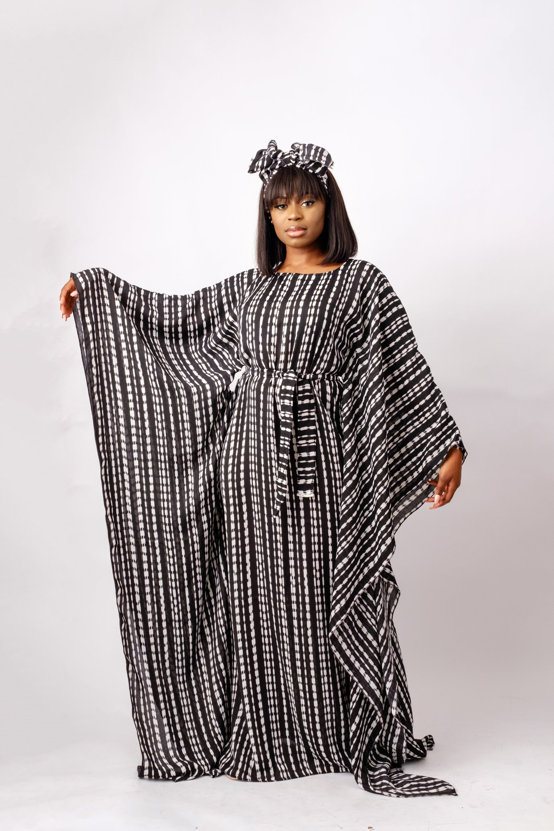 Maxi Black & white long-sleeved, tight-fitting kaftan made with chiffon fabric 